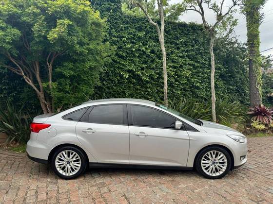 FORD FOCUS 2.0 SE 16V FLEX 4P POWERSHIFT FORD FOCUS 2.0 SE 16V FLEX 4P POWERSHIFT